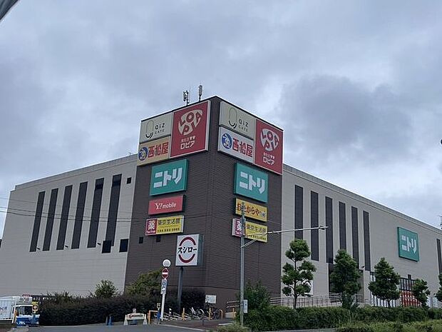 ロピア浦和クイズゲート店 820m