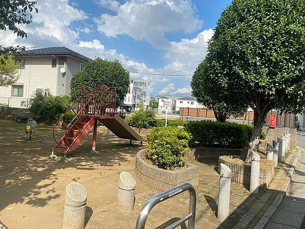 道祖土4丁目第一公園 230m