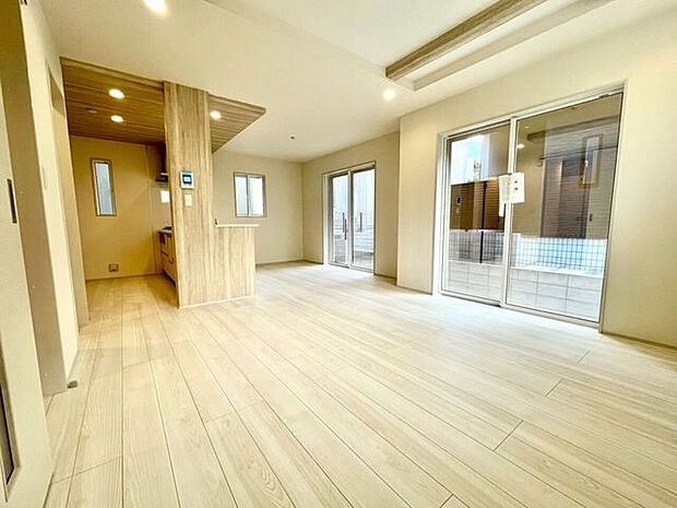 【Living】天井を高くしてリビングに解放感をプラスした折込天井