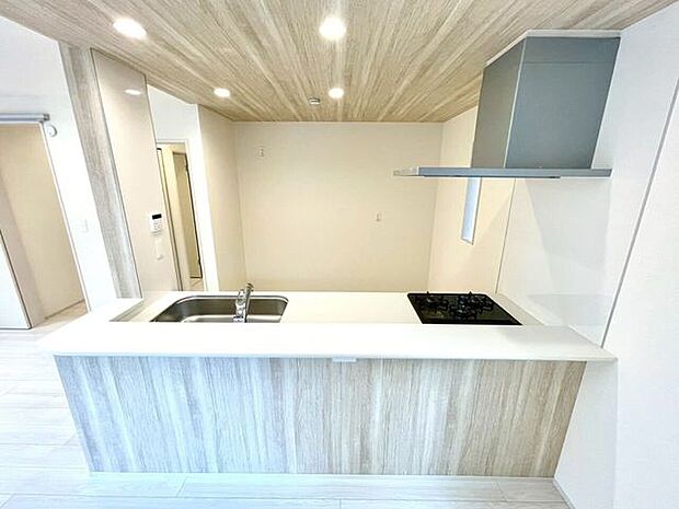 【kitchen】木目が美しいデザインに使い勝手の良いキッチンでお料理はかどる