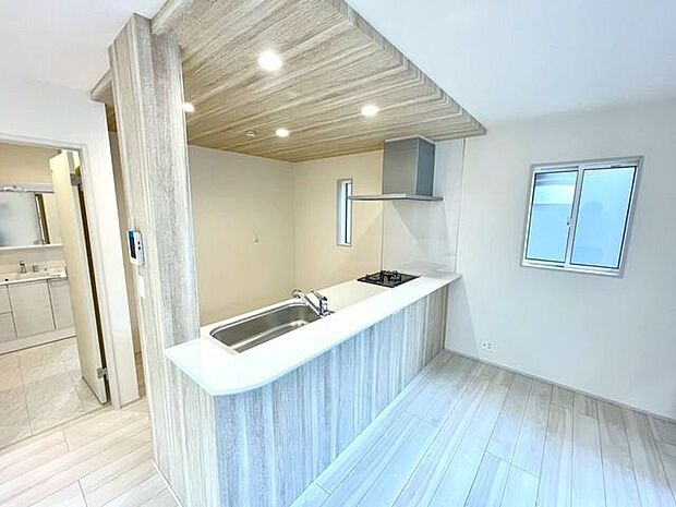 【Dining Room】天井デザインで空間を仕切りメリハリを演出