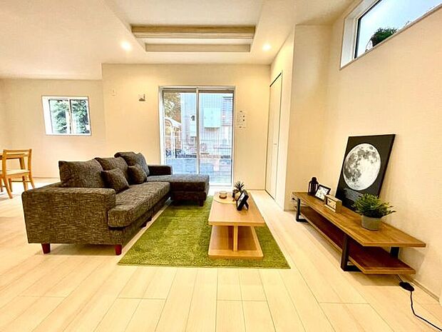 【Living】天井を高くしてリビングに解放感をプラスした折込天井