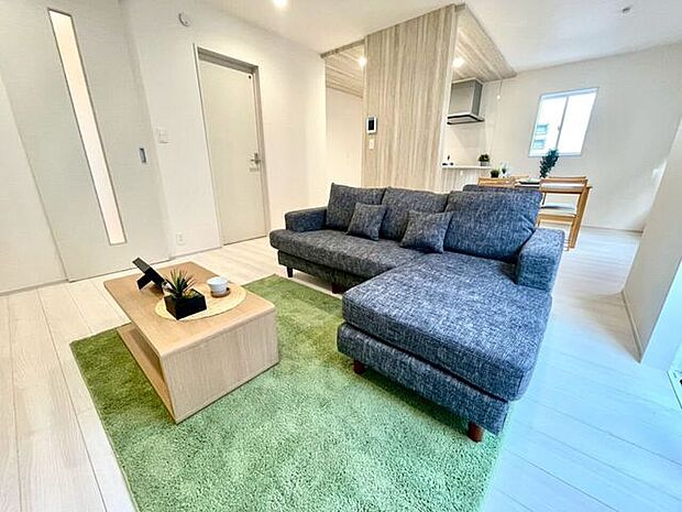 【Living】広さと明るさにこだわったリビング。家族とのコミュニケーションが弾む空間です。