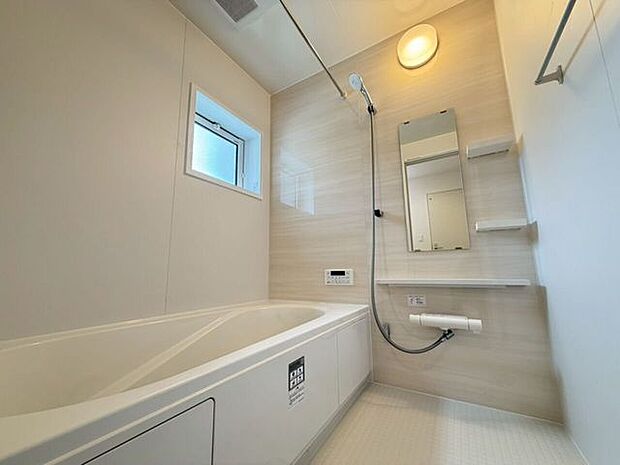 【Bath Room】白を基調とした浴室1坪で標準で浴室乾燥機と追炊機能ついています！