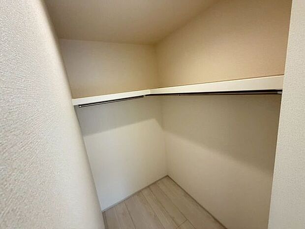 【Bed Room】WIC付きで収納も困りません！