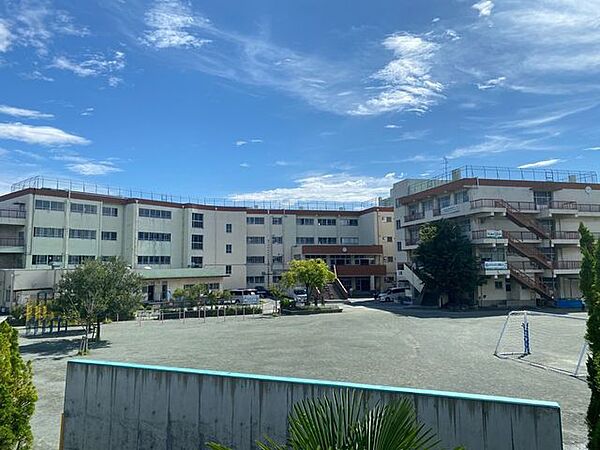 道祖土小学校 412m