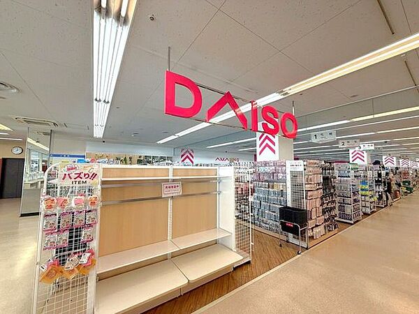 ダイソー サミット東浦和店 320m