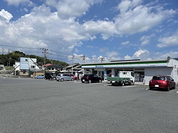 ファミリマート　四日市生桑南店 600m