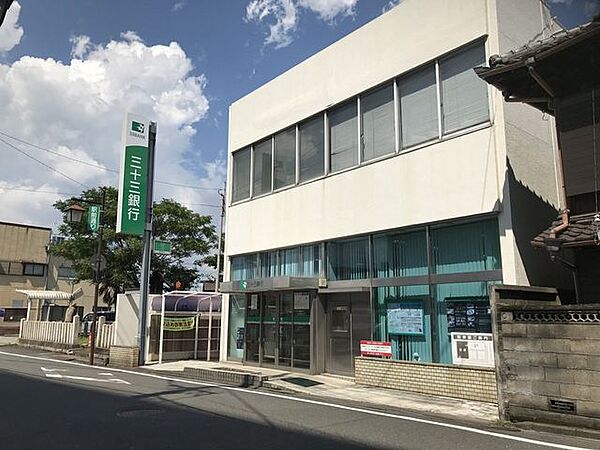 三十三銀行富田駅前支店 410m