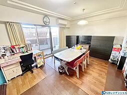 エスリード五位堂 3LDKのリビング/ダイニング