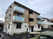 市坪駅より徒歩17分 築1年9ヶ月 3階建の賃貸物件