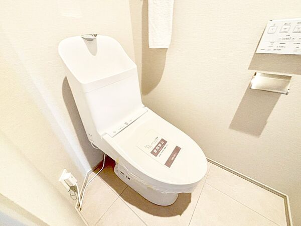 明るく清潔感のあるトイレです。