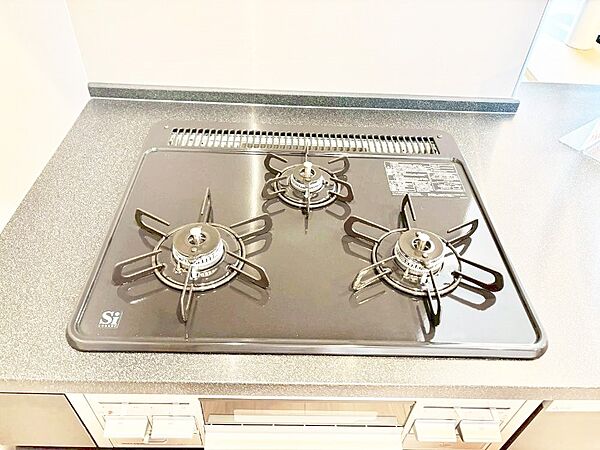 三口ガスコンロでお料理が一気にはかどりそう。