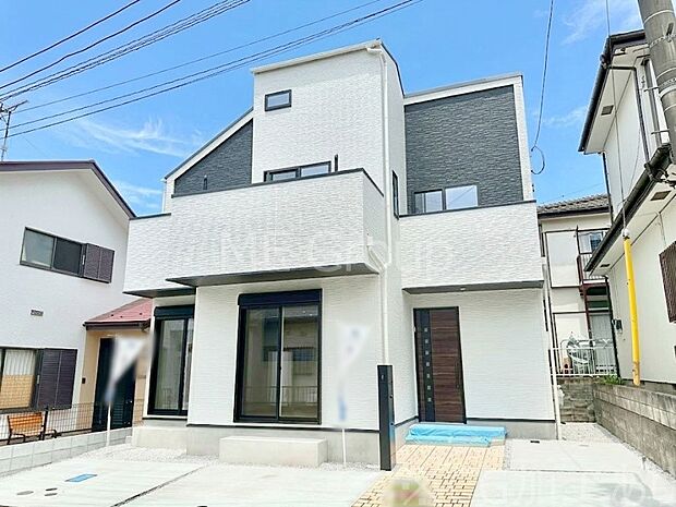 洗練された外観、上質な住空間が広がる室内は永く安心して過ごせる住居です。