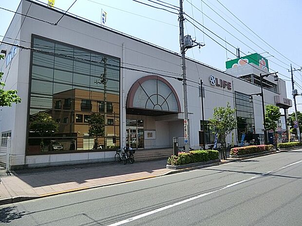 スーパー 600m ライフ竹の塚店