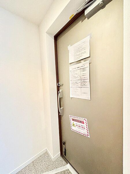 家族の帰宅やお客様をあたたかく迎える玄関 　