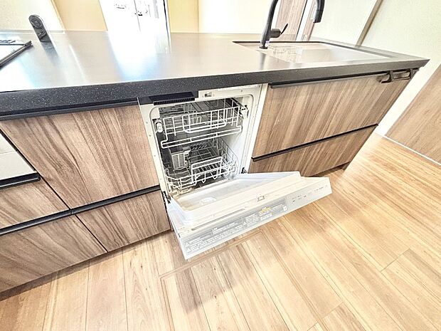 面倒なお片づけは食洗機にお任せ！家事の負担が減って、時間にも気持ちにもゆとりができます。