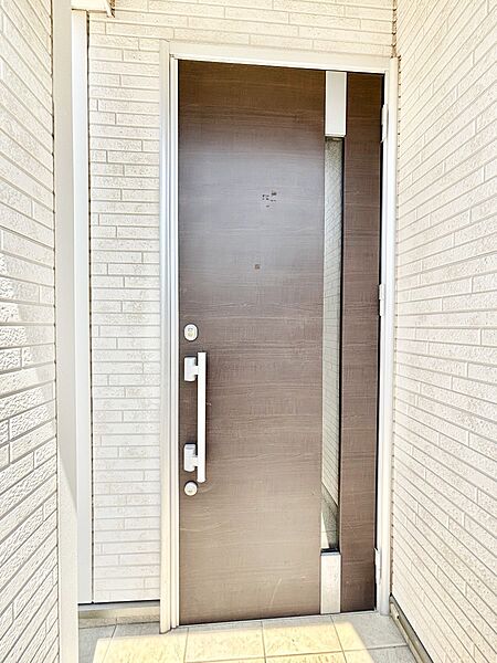 大切な家族、来客を出迎える玄関。