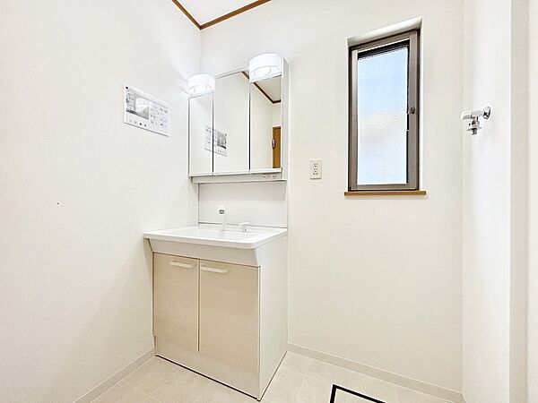 収納力と機能性に優れた洗面化粧台