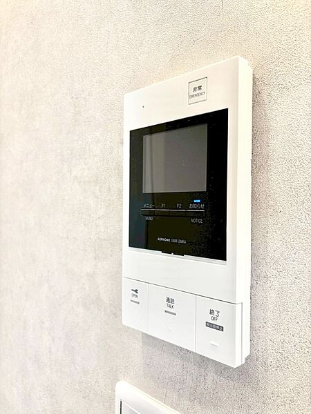 訪問者が一目でわかる安心のＴＶモニター付きインターホン。