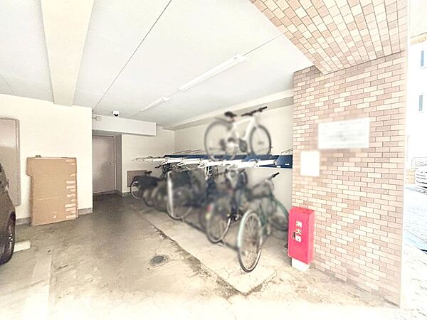 駐輪場は屋根付き