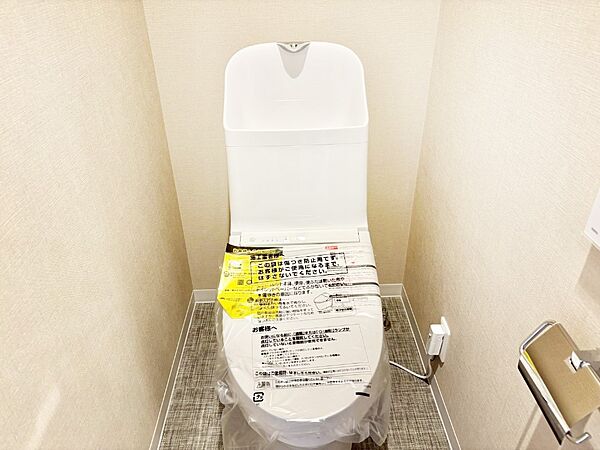 内装「無料オンライン相談」受付中！明るく清潔感のあるトイレです。