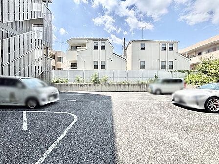 外観 綺麗なエントランスは、居住者を優しく迎えいれてくれます