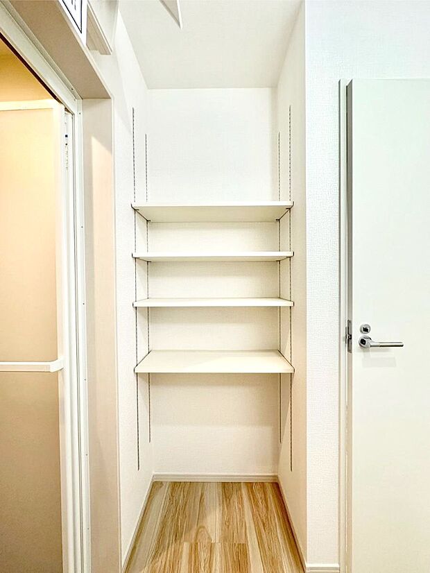便利なリネン庫で、スッキリした使いやすい洗面室に