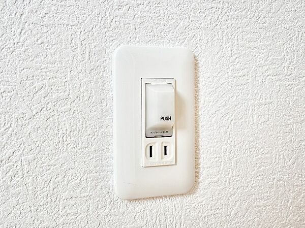 設備「無料オンライン相談」受付中！足元灯を設置して安全に配慮しました。