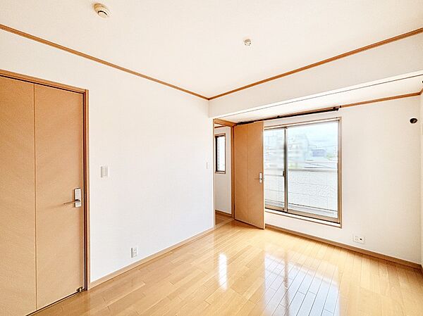 内装「無料オンライン相談」受付中！窓からのやさしい光が心地よいプライベートルーム