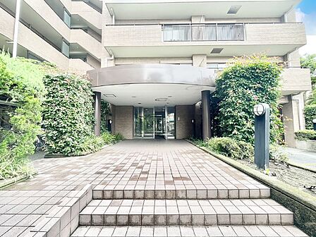 外観「無料オンライン相談」受付中！落ち着いた雰囲気のエントランス