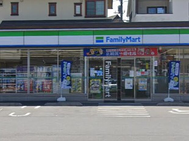 コンビニ 713m ファミリーマート 川越小仙波町二丁目店