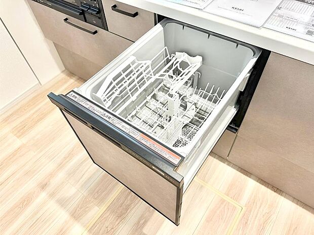 面倒なお片づけは食洗機にお任せ！家事の負担が減って、時間にも気持ちにもゆとりができます。