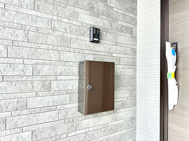 シンプルデザインのポスト。
