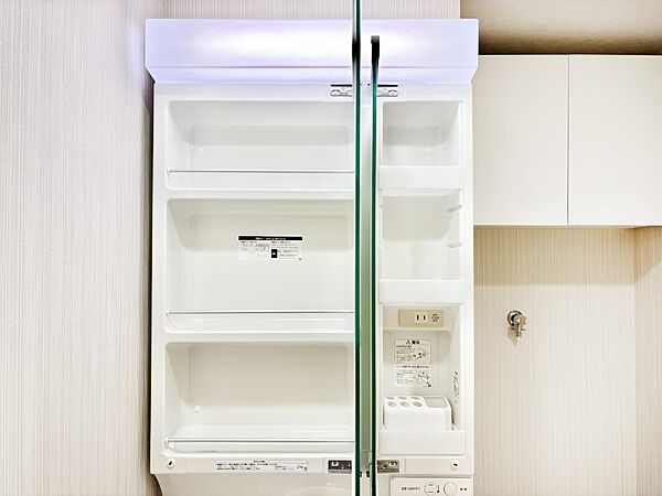 設備「無料オンライン相談」受付中！鏡の裏に、化粧品や衛生用品などを収納可能。