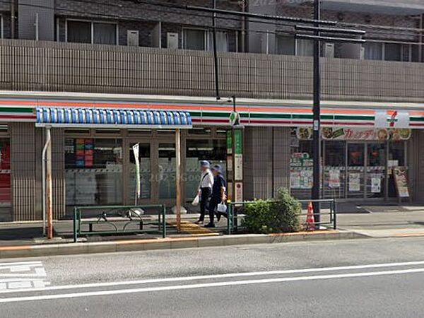 コンビニ 70m セブン-イレブン 荒川三ノ輪駅西店
