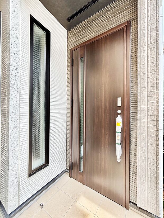 大切な家族、来客を出迎える玄関。