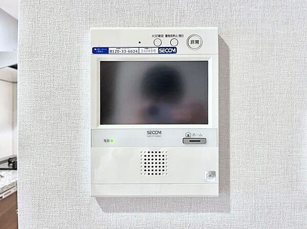 訪問者が一目でわかる安心のＴＶモニター付きインターホン。