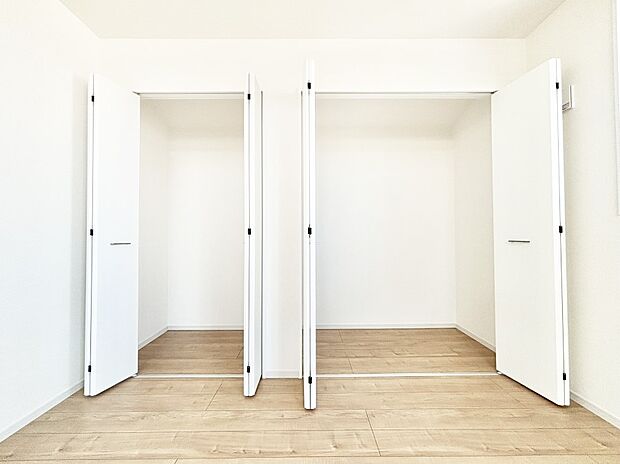 リビング収納。ここに収納があると物が集まるLDKがスッキリ片付きそうですね。