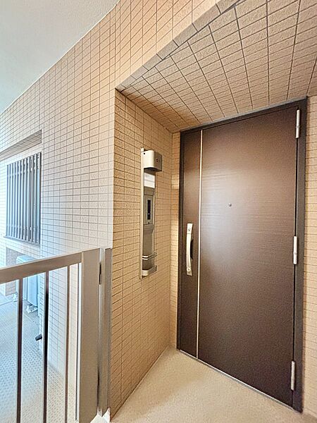 外観「無料オンライン相談」受付中！玄関ドア    　　