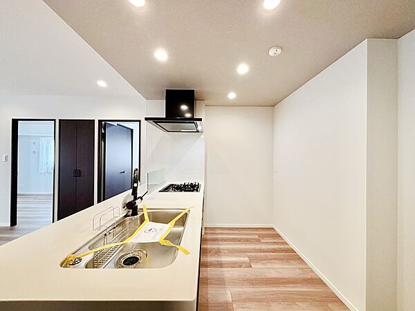 内装「無料オンライン相談」受付中！ご家族との会話を楽しめる対面キッチン　