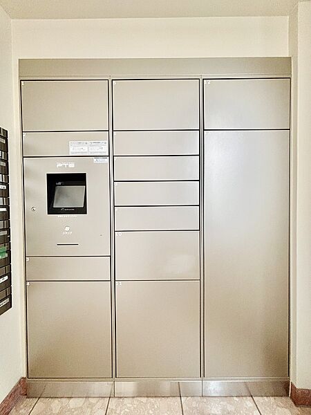 外観「無料オンライン相談」受付中！留守時のお荷物の受け取りもできる宅配ボックス付き