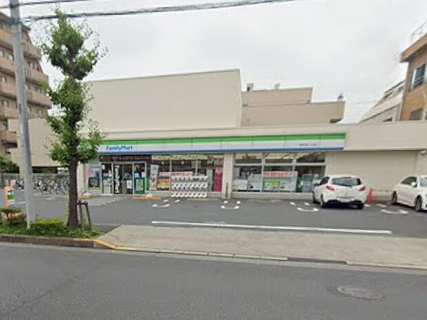 コンビニ 300m ファミリーマート 東保木間二丁目店