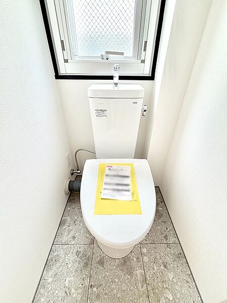 内装「無料オンライン相談」受付中！明るく清潔感のあるトイレです。