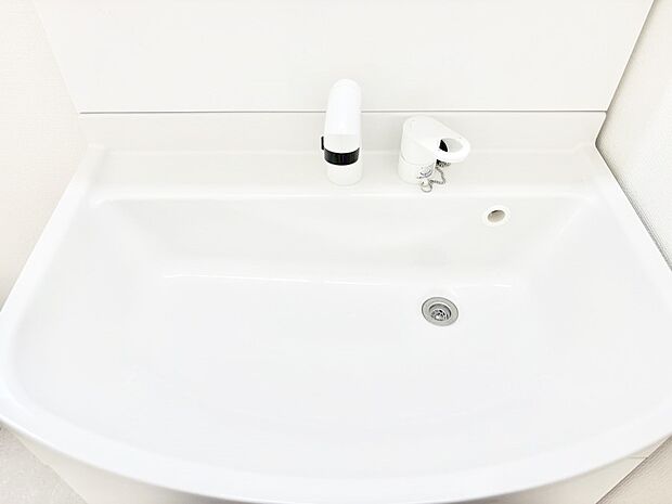 ハンドシャワー付き！使いやすい洗面台。