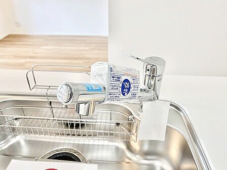 いつでも清潔なおいしいお水を。一つの水栓で水道水と浄水を使い分け。