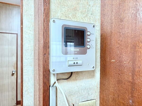 訪問者が一目でわかる、安心のＴＶモニター付きインターフォン