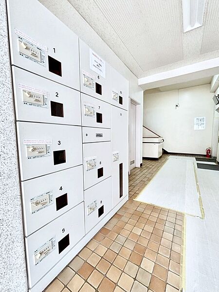 外観「無料オンライン相談」受付中！留守時のお荷物の受け取りもできる宅配ボックス付き
