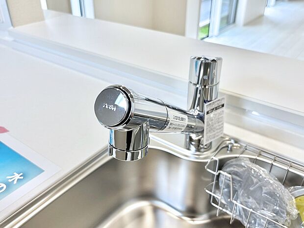 いつでも清潔なおいしいお水を。一つの水栓で水道水と浄水を使い分け。
