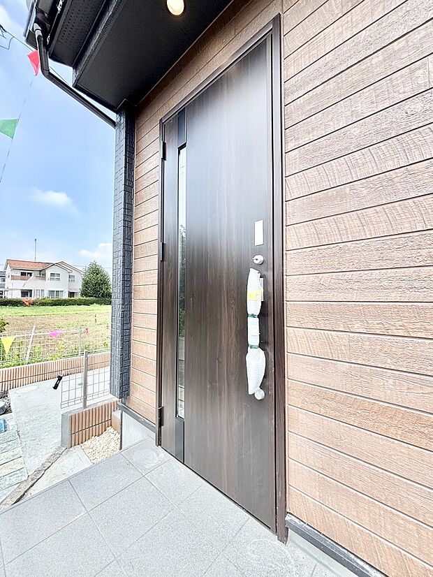 住まいの顔を演出する、玄関ドア。 